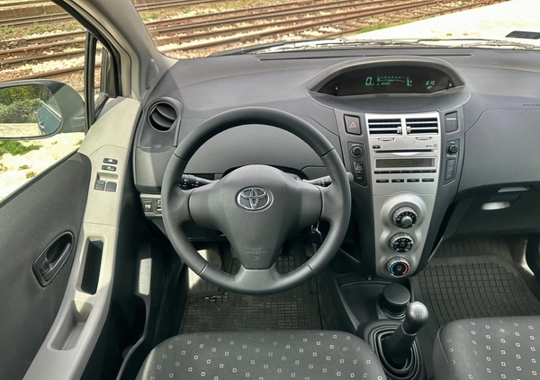 Toyota Yaris cena 18900 przebieg: 105000, rok produkcji 2008 z Wrocław małe 407